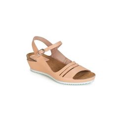 Sandały Kickers TOKIMAS. Różowe sandały damskie marki Kickers, bez wzorów, bez obcasa, bez zapięcia. Za 309,00 zł.