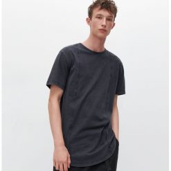 T-shirt z przeszyciami - Czarny. Czarne t-shirty męskie Reserved, s, bez wzorów, bez kołnierzyka. Za 49,99 zł.