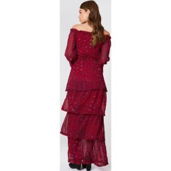 NA-KD Trend Sukienka maxi z odkrytymi ramionami - Red,Multicolor - 2