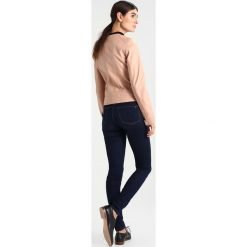 Oakwood Kurtka skórzana light pink. Brązowe kurtki damskie Oakwood, l, bez wzorów, ze skóry. W wyprzedaży za 629,30 zł.