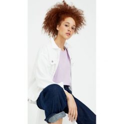 Koszulka z krótkim wywiniętym rękawem. Niebieskie t-shirty damskie marki Pull&Bear. Za 29,90 zł.