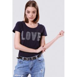 Granatowy T-shirt Hurriedness. Niebieskie bluzki damskie Born2be, s, z nadrukiem, z koronki, z okrągłym kołnierzem, bez rękawów. Za 14,99 zł.