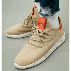 Buty adidas Tennis Hu Pharrell Williams W (DB2564). Szare buty sportowe damskie Adidas, z materiału. Za 299,99 zł.