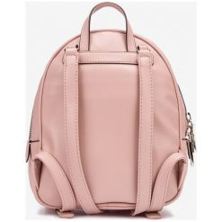 Guess Manhattan Mini Plecak Beżowy. Brązowe plecaki damskie Guess, w paski, z poliesteru. Za 548,95 zł.