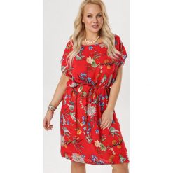 Czerwona Sukienka Molriye. Czerwone sukienki damskie Born2be, na lato, xl, bez wzorów, bez kołnierzyka, bez rękawów. W wyprzedaży za 49,99 zł.