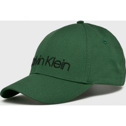Calvin Klein - Czapka. Zielone czapki z daszkiem męskie Calvin Klein. Za 139,90 zł.