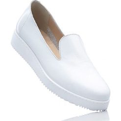 Buty skórzane wsuwane bonprix biały. Białe baleriny damskie marki bonprix, bez wzorów, bez obcasa. Za 189,99 zł.