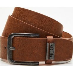 Pasek z eko skóry - Brązowy. Pomarańczowe paski męskie Cropp, w paski, ze skóry. Za 39,99 zł.