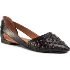 Półbuty PIAZZA - 830225 Schwarz 1. Czarne półbuty damskie Piazza, na co dzień, bez wzorów, ze skóry, bez obcasa, na obcasie, bez zapięcia. Za 239,00 zł.