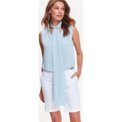 Elegancka bluzka z wiązaniem pod szyją. Niebieskie bluzki damskie eleganckie. W wyprzedaży za 29,99 zł.