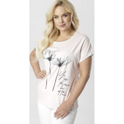 Jasnoróżowa Bluzka Nadanna. Różowe bluzki damskie Born2be, xl, bez wzorów, bez kołnierzyka, bez rękawów. W wyprzedaży za 59,99 zł.