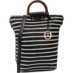 Torebka MONNARI - BAG1900-M20 Black. Czarne torebki klasyczne damskie Monnari, bez wzorów, ze skóry ekologicznej, klasyczne, duże, bez dodatków. W wyprzedaży za 179,00 zł.