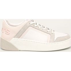 Levi's - Buty Mullet S. Różowe buty sportowe damskie Levi's®, bez wzorów, z gumy, sportowe. W wyprzedaży za 299,90 zł.