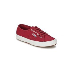 Buty Superga 2750 CLASSIC. Czerwone trampki i tenisówki damskie Superga, bez wzorów, bez zapięcia. Za 207,20 zł.