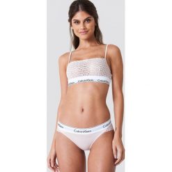 Calvin Klein Majtki z koronką - Pink. Różowe stroje kąpielowe dwuczęściowe damskie Calvin Klein, z koronki. Za 104,95 zł.