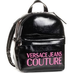 Torebka VERSACE JEANS COUTURE - E1VZABP4 71412 MH6 Nero 899. Czarne torebki damskie sportowe Versace Jeans Couture, bez wzorów, z jeansu, eleganckie, bez dodatków. Za 829,00 zł.