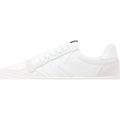 Hummel SLIMMER STADIL TONAL LOW Tenisówki i Trampki white. Białe trampki męskie Hummel, ze skóry. Za 249,00 zł.