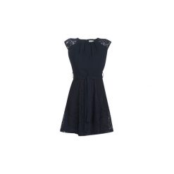 Sukienki krótkie Molly Bracken MOLLIUME. Niebieskie sukienki damskie Molly Bracken, s, bez wzorów, bez kołnierzyka, z krótkim rękawem, krótkie, mini. Za 239,00 zł.