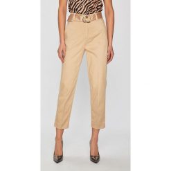 Guess Jeans - Spodnie. Brązowe chinosy damskie marki Guess Jeans, w paski, z elastanu. Za 399,90 zł.