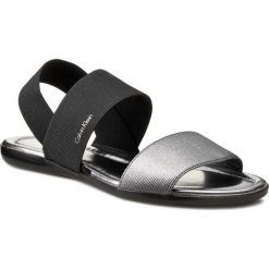 Sandały CALVIN KLEIN - Odette N11397 Black/Stee. Szare klapki damskie Calvin Klein, bez wzorów, ze skóry ekologicznej, bez obcasa. W wyprzedaży za 289,00 zł.