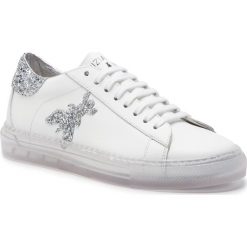 Sneakersy PATRIZIA PEPE - 2V8807/A2GX-J2DR White/Transparent. Białe półbuty damskie Patrizia Pepe, z aplikacjami, ze skóry, bez obcasa, na płaskiej podeszwie, bez zapięcia. Za 839,00 zł.