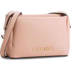 Torebka CALVIN KLEIN - Step Up Small Crossb K60K604289 628. Różowe torebki klasyczne damskie marki Calvin Klein, ze skóry ekologicznej. W wyprzedaży za 319,00 zł.