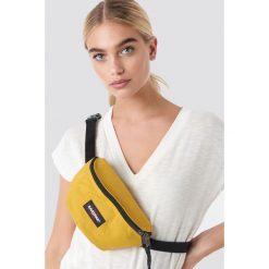 Eastpak Torebka Springer - Yellow. Żółte torebki klasyczne damskie marki Eastpak, w paski, bez dodatków. Za 100,95 zł.
