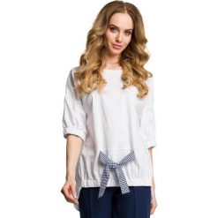CAMELIA Bluzka z granatową kokardą. Białe bluzki damskie marki Moe, s, w kratkę, z jeansu, eleganckie, bez kołnierzyka, z krótkim rękawem. Za 119,00 zł.