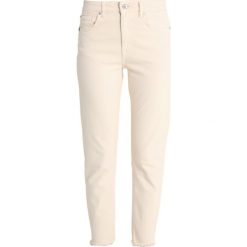 Tiger of Sweden Jeans LEA Jeansy Relaxed Fit ecru denim. Białe jeansy damskie relaxed fit marki Tiger of Sweden Jeans. Za 539,00 zł.