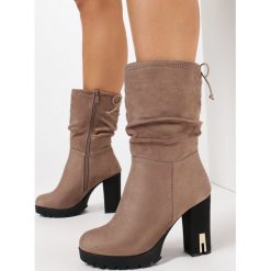 Khaki Botki Savaseise. Brązowe botki damskie Born2be, bez obcasa, na obcasie, bez zapięcia. Za 139,99 zł.