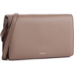 Torebka DKNY - Bryant-Sm Flap Cbody R83E3623 Desert 253. Pomarańczowe listonoszki damskie DKNY, na imprezę, bez wzorów, ze skóry, bez dodatków. W wyprzedaży za 299,00 zł.