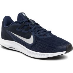Buty NIKE - Downshifter 9 AQ7481 401 Midnight Navy/Pure Platinum. Niebieskie buty sportowe męskie Nike, z tworzywa sztucznego, bez zapięcia, do biegania, nike downshifter. W wyprzedaży za 209,00 zł.