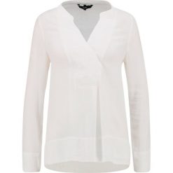 Bluzki damskie: Vero Moda Petite VMELLA V NECK Bluzka white