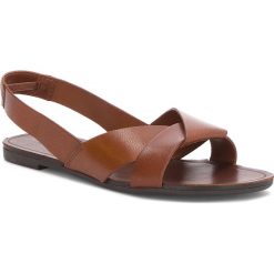 Sandały VAGABOND - Tia 4331-201-27 Cognac. Pomarańczowe klapki damskie Vagabond, bez wzorów, ze skóry, bez obcasa, na obcasie. Za 319,00 zł.