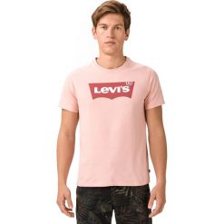 Levi's Koszulka Beżowy. Brązowe podkoszulki męskie Levi's®, s, z nadrukiem, z bawełny, bez kołnierzyka, krótkie. Za 137,95 zł.