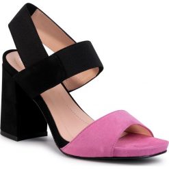 Sandały SOLO FEMME - 42308-01-K93/020-07-00 Fuksja/Czarny. Różowe klapki damskie Solo Femme, bez wzorów, ze skóry, bez obcasa. W wyprzedaży za 269,00 zł.