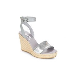 Sandały Tommy Hilfiger METALLIC WEDGE SANDA. Czarne sandały damskie marki TOMMY HILFIGER, z materiału, z okrągłym noskiem, na obcasie. Za 319,20 zł.