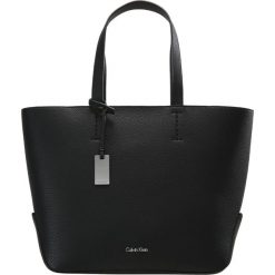 Calvin Klein EDIT MEDIUM Torebka black. Czarne torebki klasyczne damskie Calvin Klein, bez wzorów, bez dodatków. Za 589,00 zł.