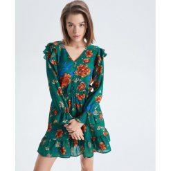 Lekka sukienka w kwiaty - Zielony. Zielone sukienki damskie Cropp, s, w kwiaty, bez kołnierzyka, bez rękawów. Za 89,99 zł.