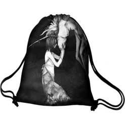 Plecak - worek w kolorze czarnym ze wzorem - (S)39 x (W)47 cm. Czarne plecaki damskie Bertoni, w paski, z tkaniny, sportowe. W wyprzedaży za 39,95 zł.