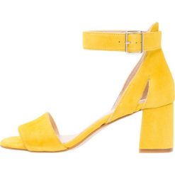 Rzymianki damskie: Shoe The Bear MAY Sandały yellow