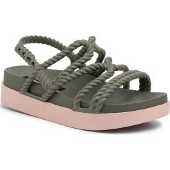 Sandały MELISSA - Dance + Salinas Ad 32742 Green/Pink 50961. Zielone klapki damskie Melissa, bez wzorów, z tworzywa sztucznego, bez obcasa. Za 369,00 zł.
