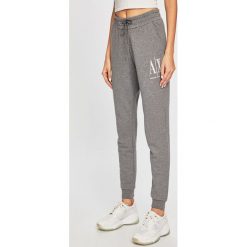 Armani Exchange - Spodnie. Szare spodnie damskie Armani Exchange, s, bez wzorów, z bawełny, casualowe. W wyprzedaży za 339,90 zł.