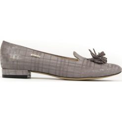 Nubukowe balerinki ze szpicem - skóra naturalna - model 045 - kolor szara kratka. Szare baleriny damskie Zapato, w kratkę, z jeansu, klasyczne, bez obcasa, na obcasie. W wyprzedaży za 209,30 zł.