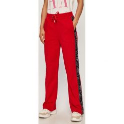 Armani Exchange - Spodnie. Czarne spodnie damskie Armani Exchange, s, z aplikacjami, z bawełny. Za 589,90 zł.
