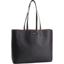 Torebka DKNY - Sm Zip Around-Pebbl R83AZ756 Blk/Vicuna BVJ. Pomarańczowe torebki klasyczne damskie DKNY, bez wzorów, ze skóry ekologicznej, klasyczne, bez dodatków. W wyprzedaży za 599,00 zł.