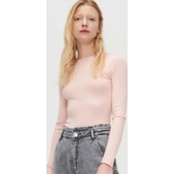 Lekki sweter - Różowy. Różowe swetry damskie Cropp, s, bez wzorów, bez rękawów, bez kaptura. Za 59,99 zł.