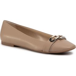 Półbuty FURLA - Chain 1064619 S YC82 A60 Sand h. Pomarańczowe półbuty damskie Furla, na co dzień, bez wzorów, ze skóry, bez obcasa, na płaskiej podeszwie, bez zapięcia. W wyprzedaży za 469,00 zł.