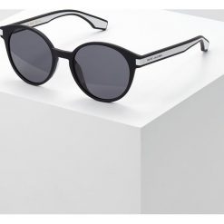Marc Jacobs Okulary przeciwsłoneczne black/white. Czarne okulary przeciwsłoneczne damskie marki Marc Jacobs. Za 589,00 zł.