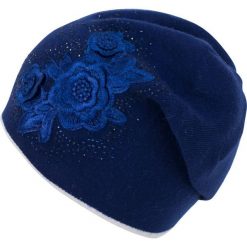 Czapka damska Mroźne kwiaty granatowa. Czerwone czapki zimowe damskie marki Art of Polo. Za 66,01 zł.